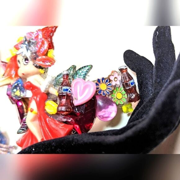 Wendy Gell Wristy Betty Boop with Red Bird whispering, Coca Cola, Swarovski, Pop - Picture 2 of 4